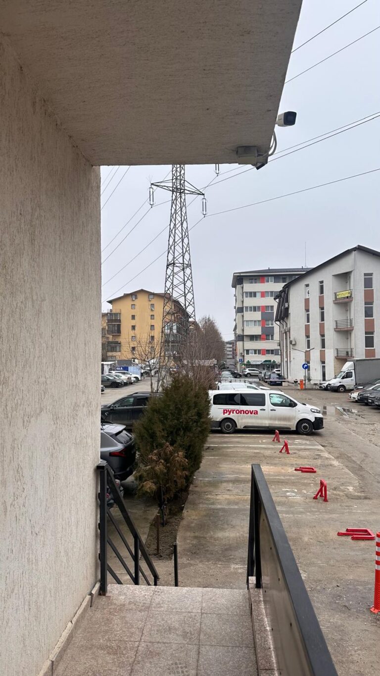 Intrarea în sediul nostru din strada Tineretului 31 a, Ilfov, Militari Residence